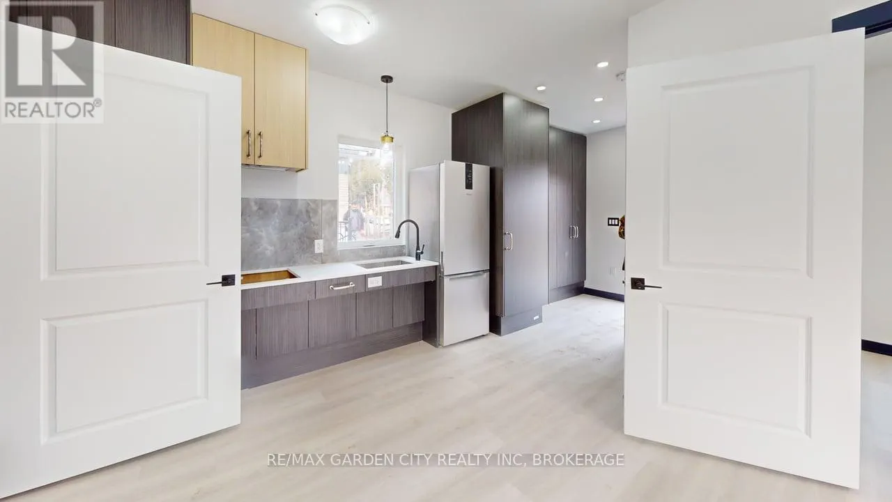 23 WARREN AVENUE