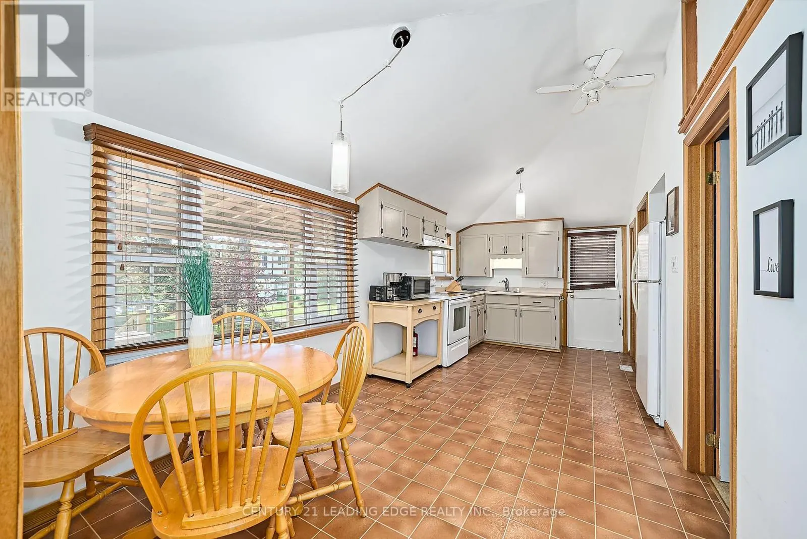 225 ARNOTT DRIVE