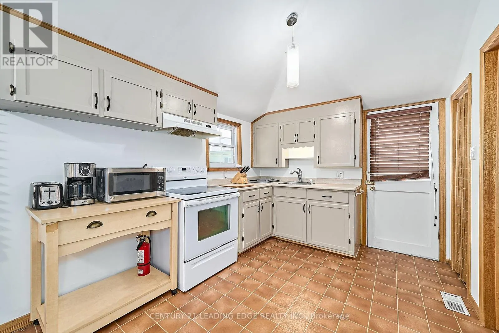 225 ARNOTT DRIVE
