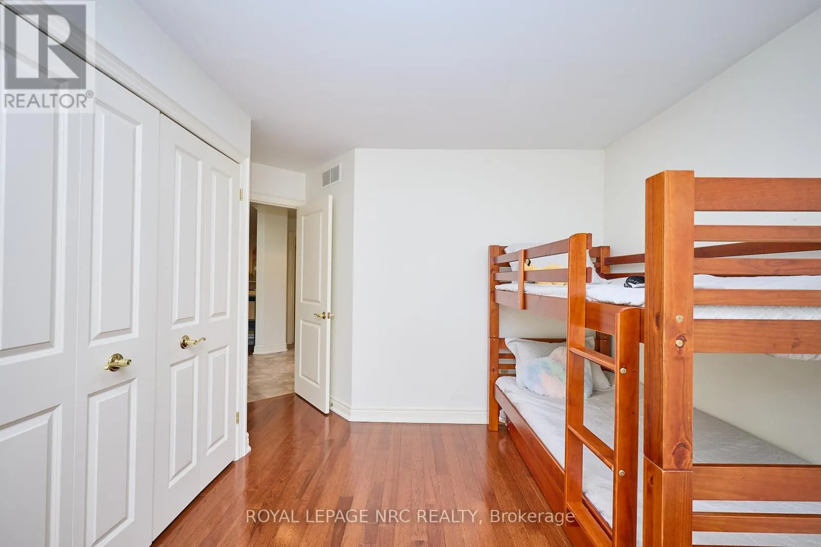 330 JOHN STREET W