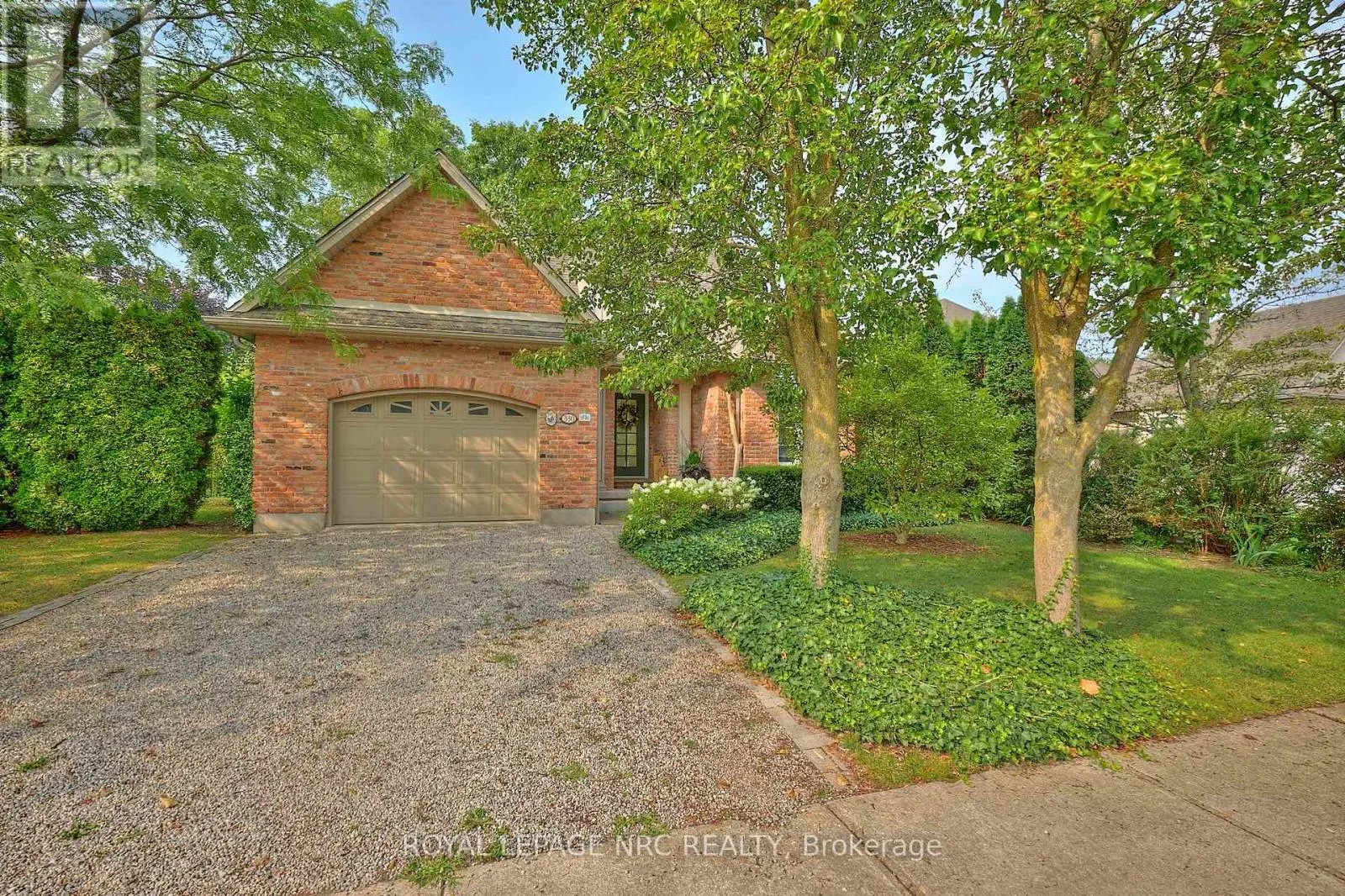 330 JOHN STREET W