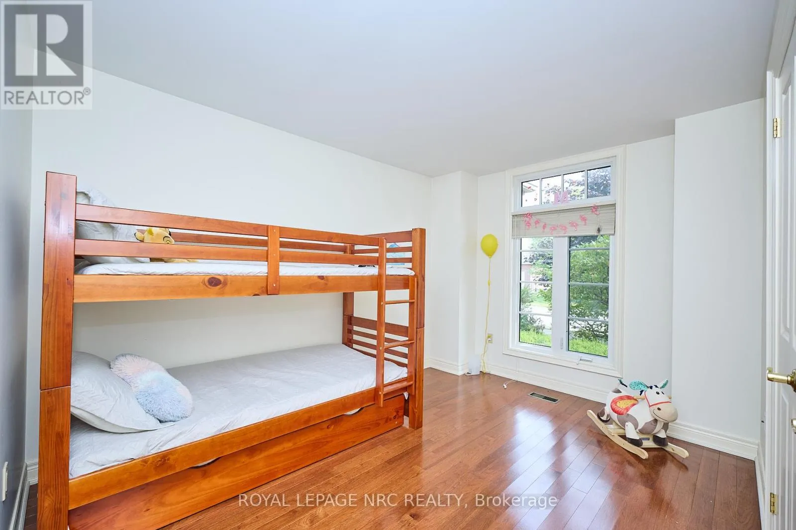 330 JOHN STREET W