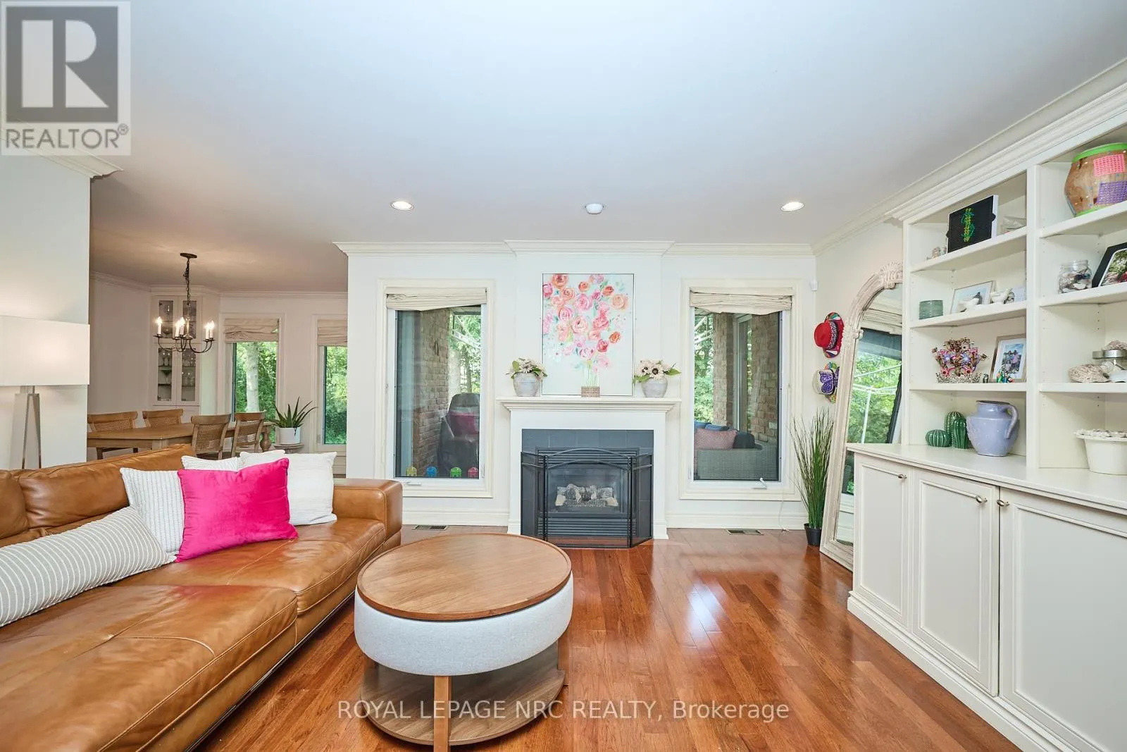 330 JOHN STREET W