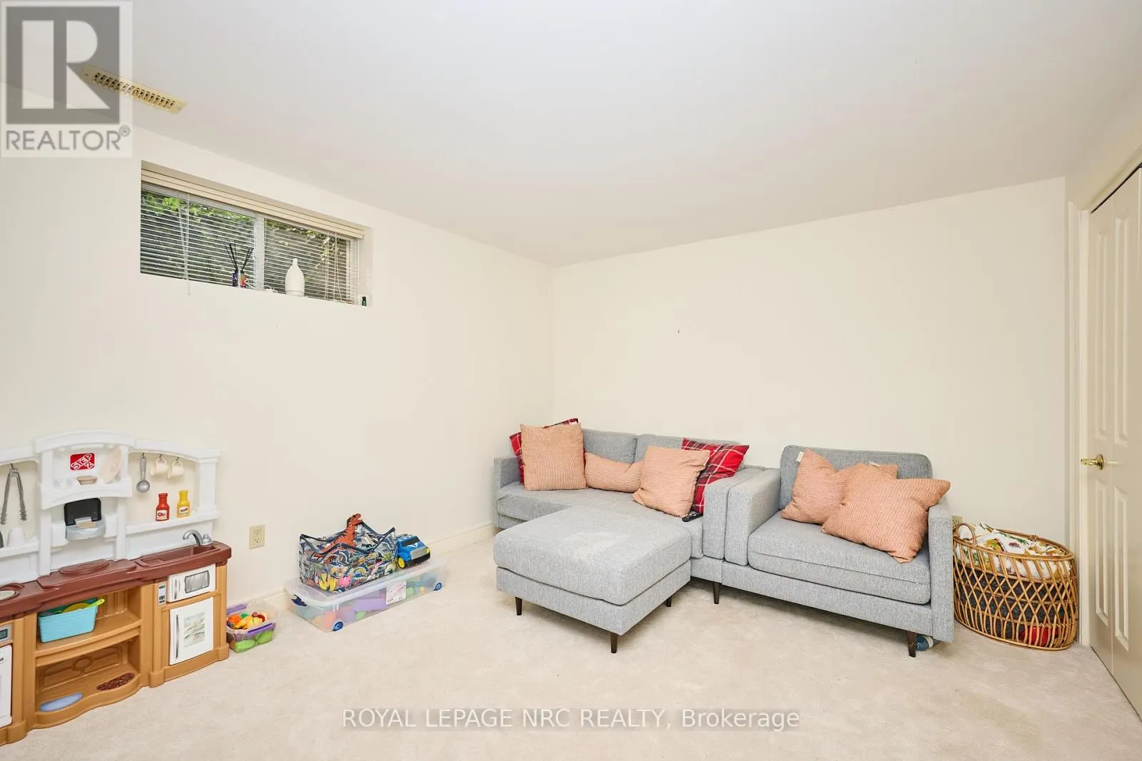 330 JOHN STREET W
