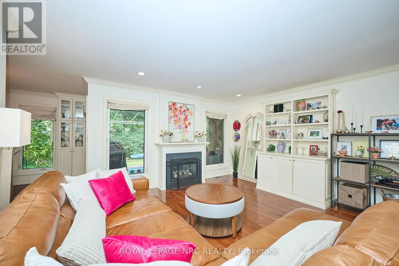 330 JOHN STREET W
