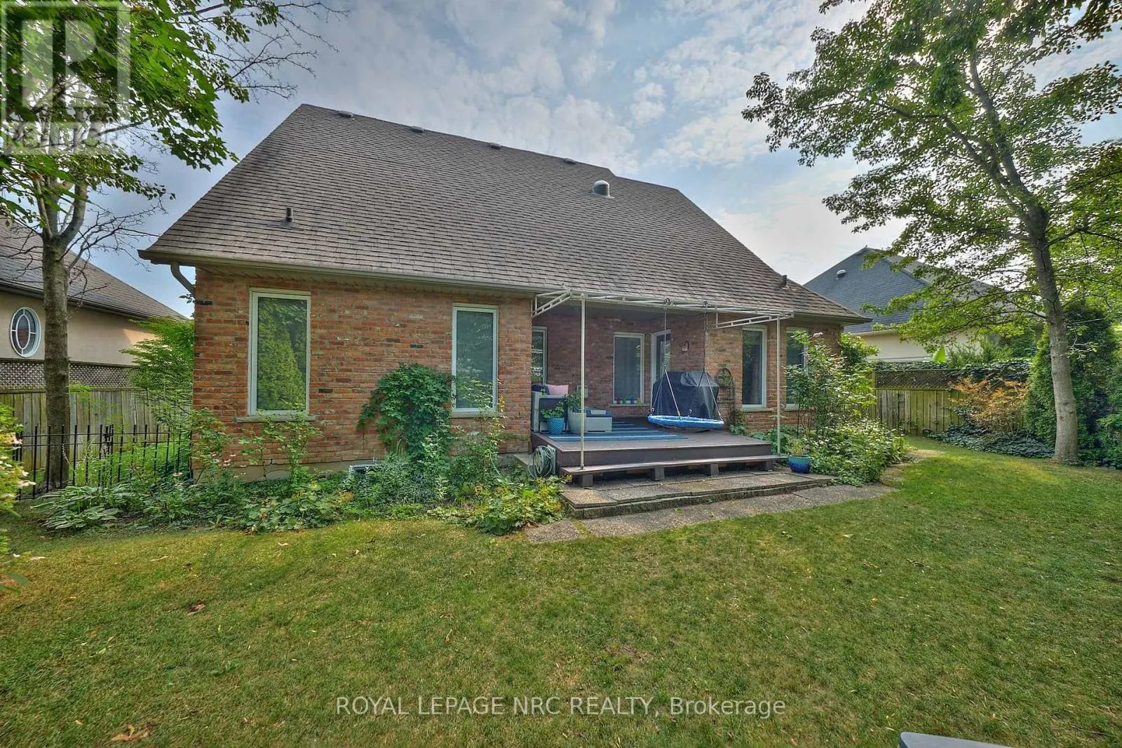 330 JOHN STREET W