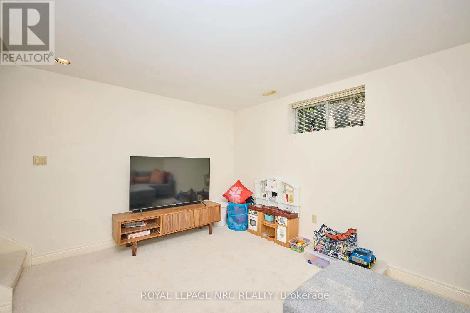 330 JOHN STREET W