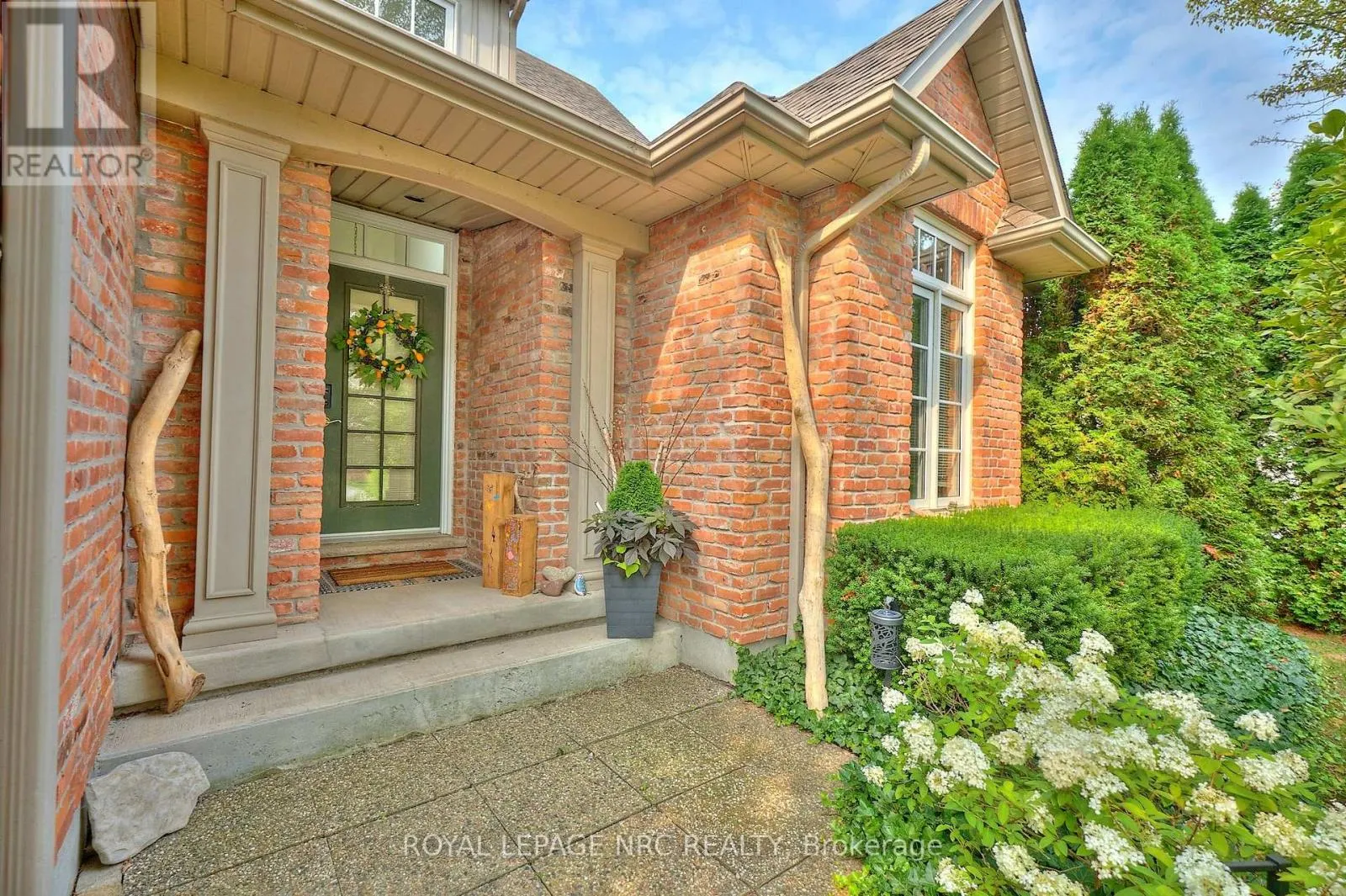 330 JOHN STREET W