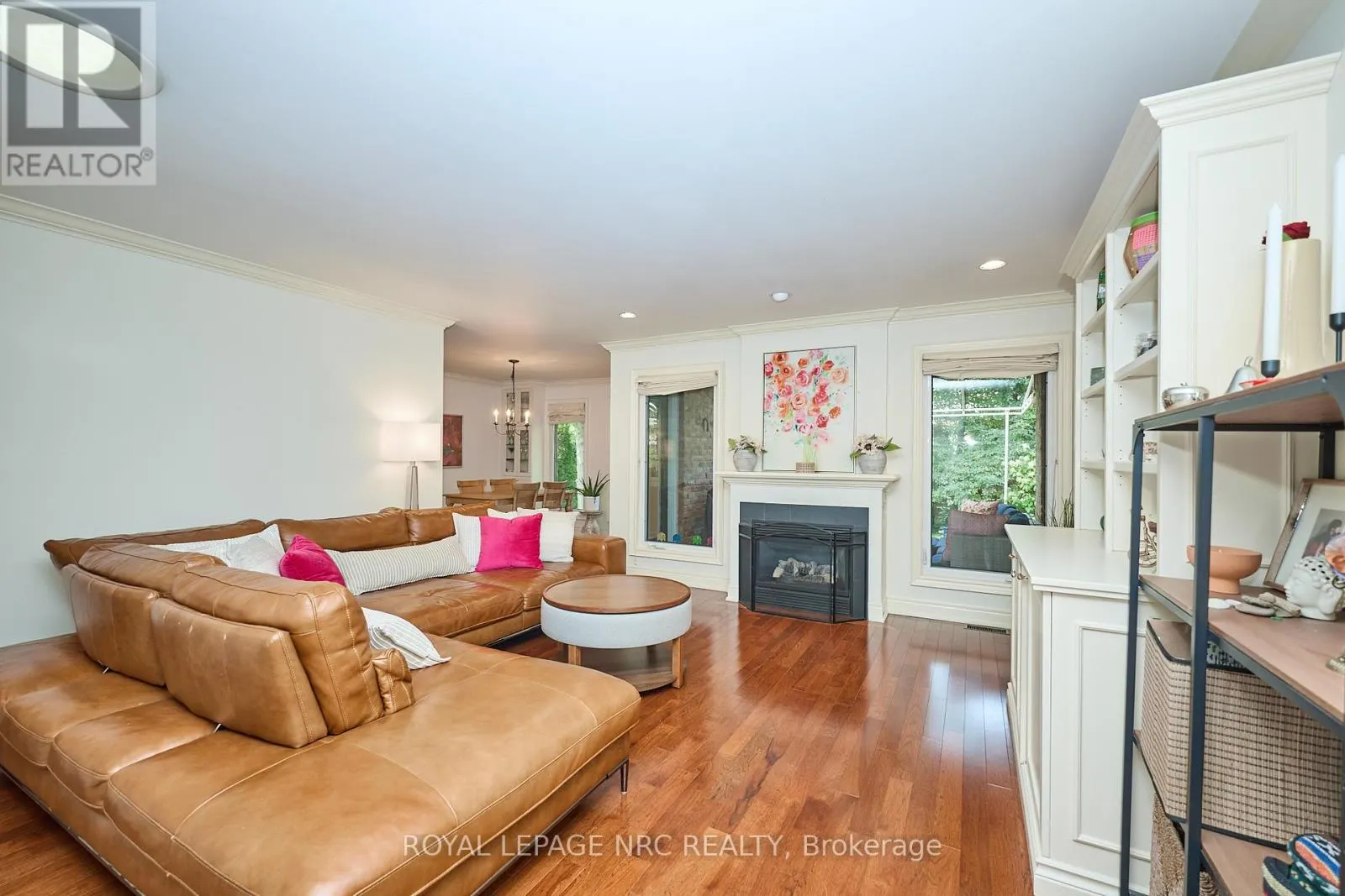 330 JOHN STREET W