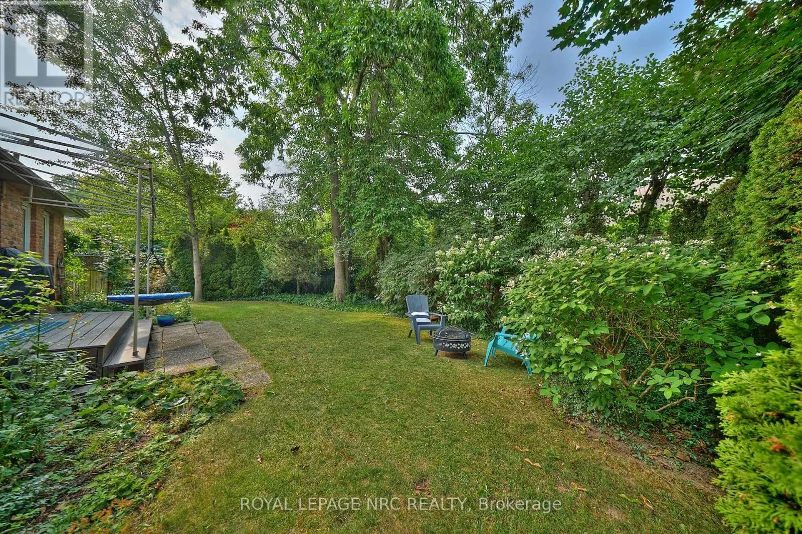330 JOHN STREET W