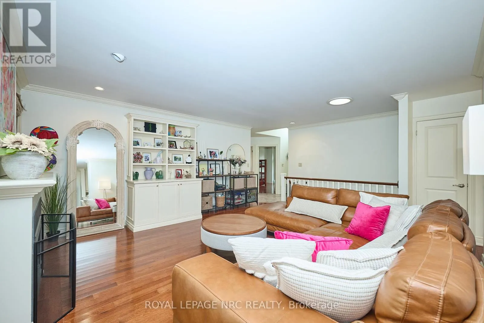 330 JOHN STREET W