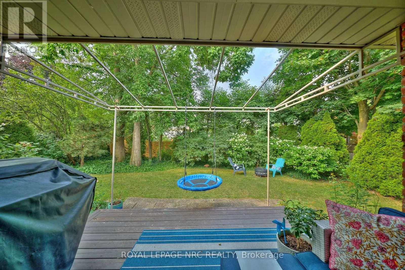 330 JOHN STREET W