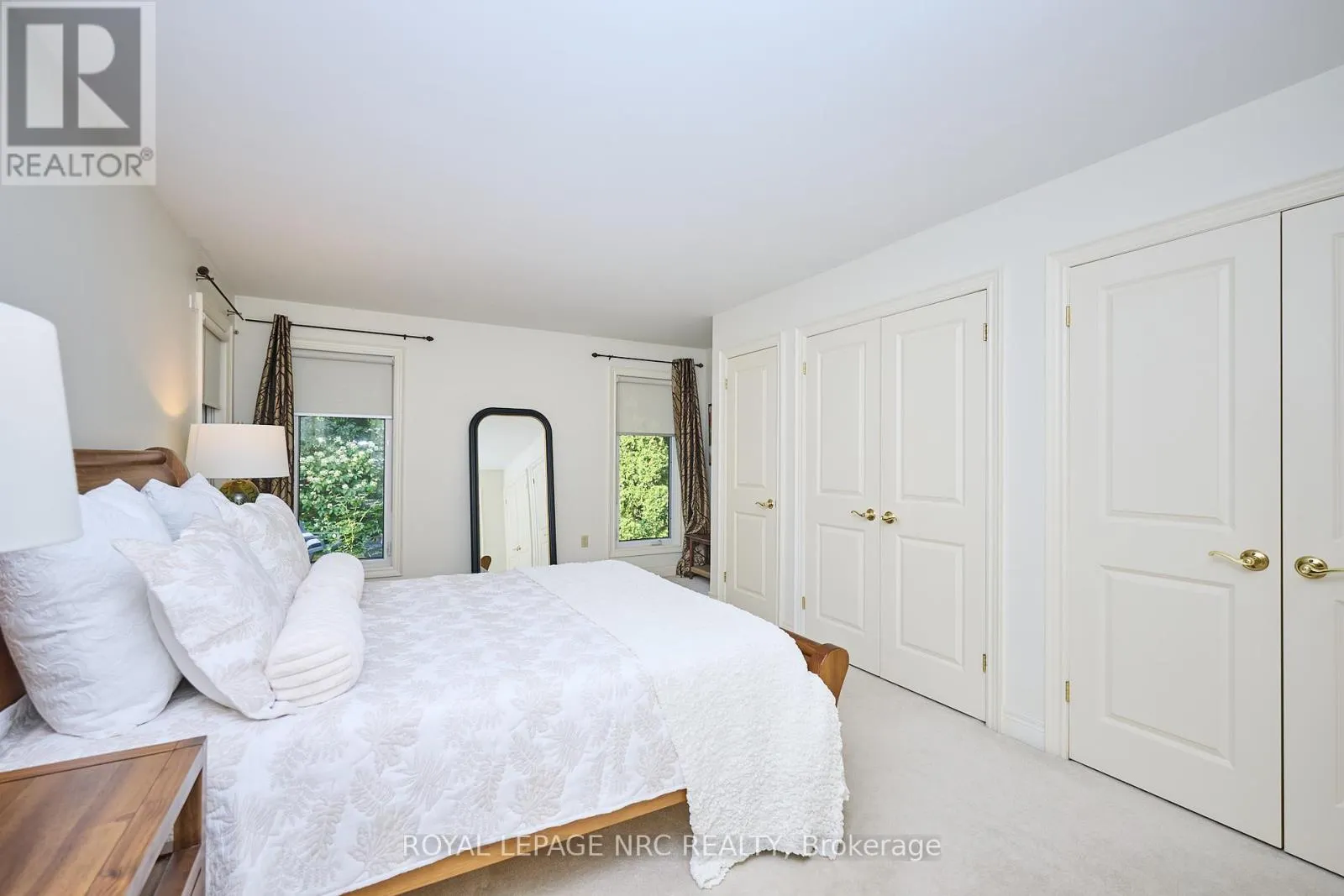 330 JOHN STREET W