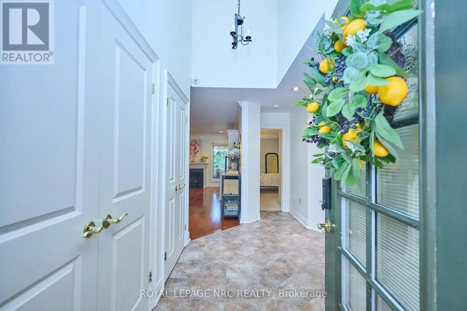 330 JOHN STREET W