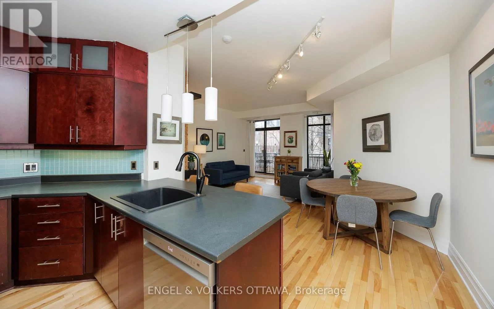 203 - 375 LISGAR STREET