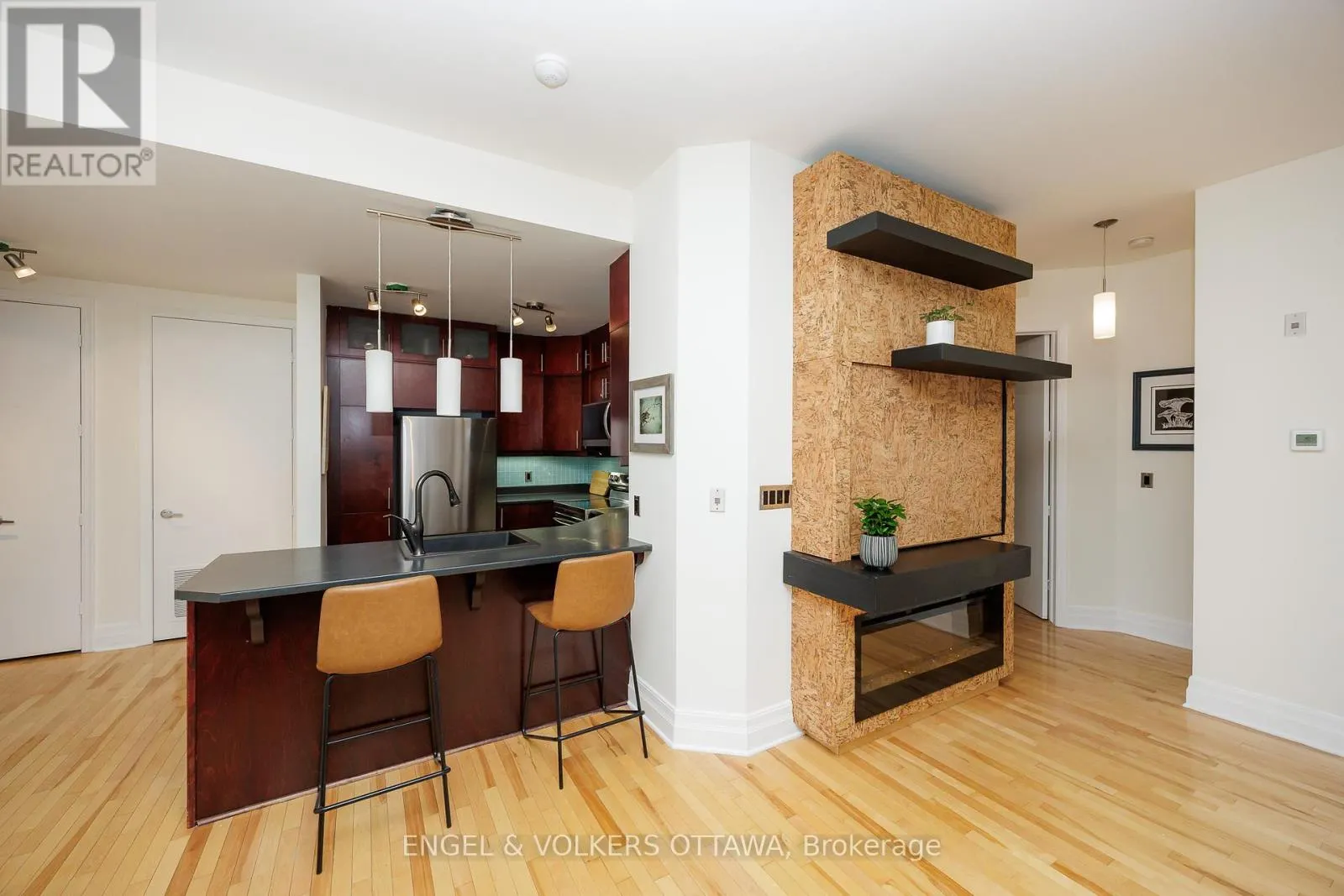 203 - 375 LISGAR STREET