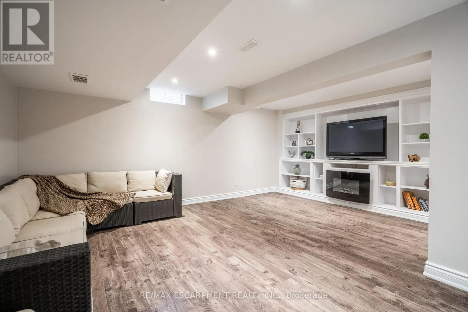 41 - 222 FALL FAIR WAY