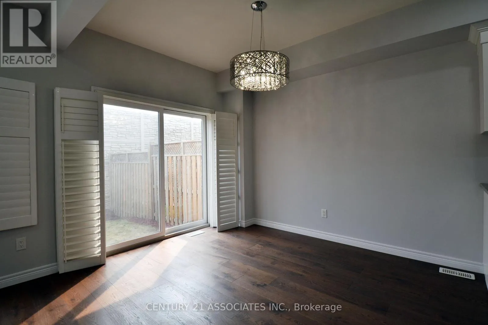 6 - 98 SHOREVIEW PLACE