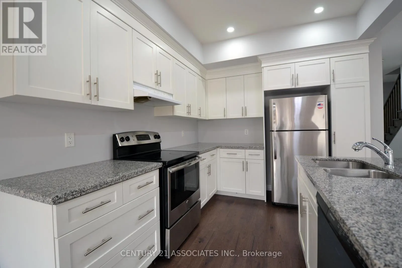 6 - 98 SHOREVIEW PLACE