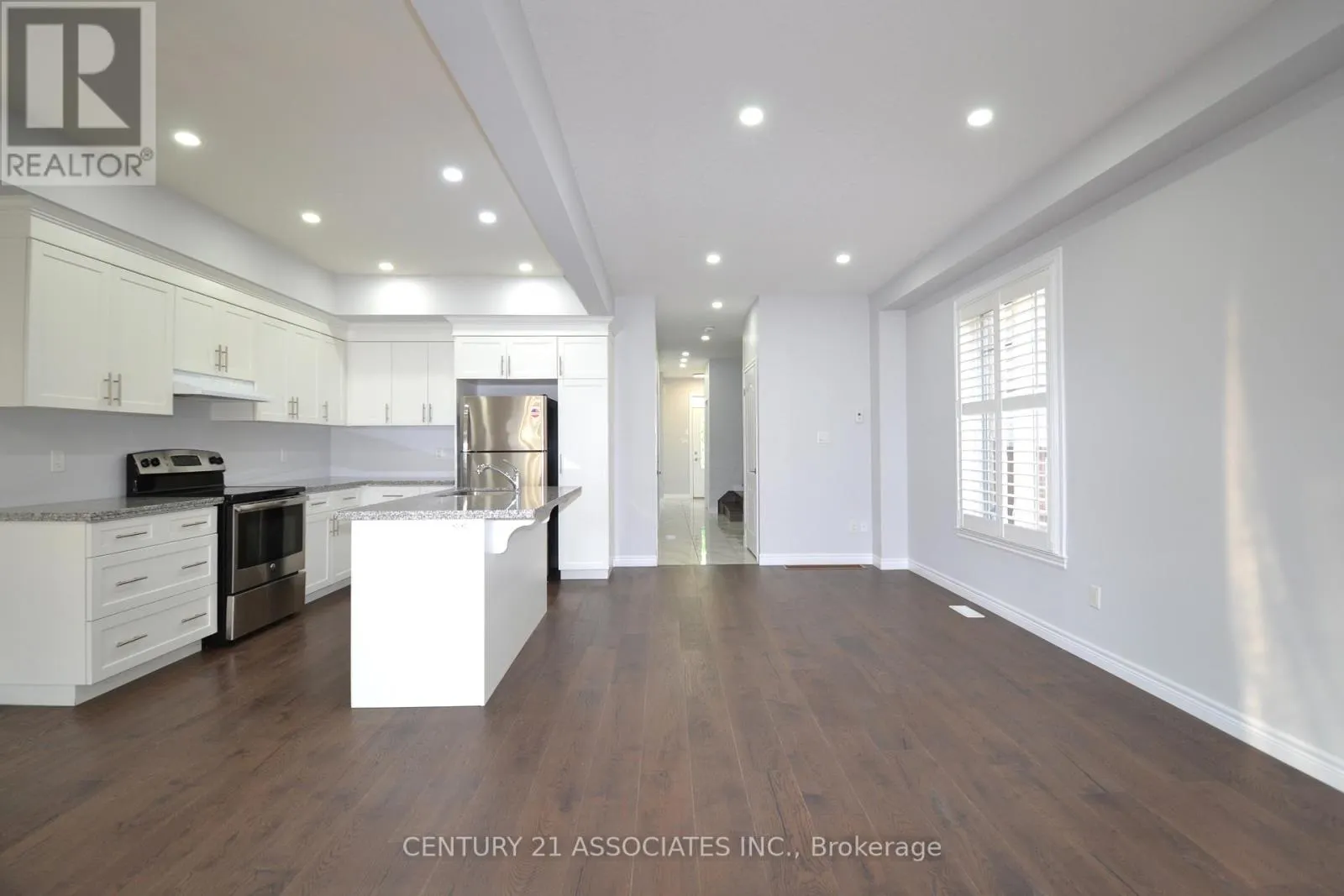 6 - 98 SHOREVIEW PLACE