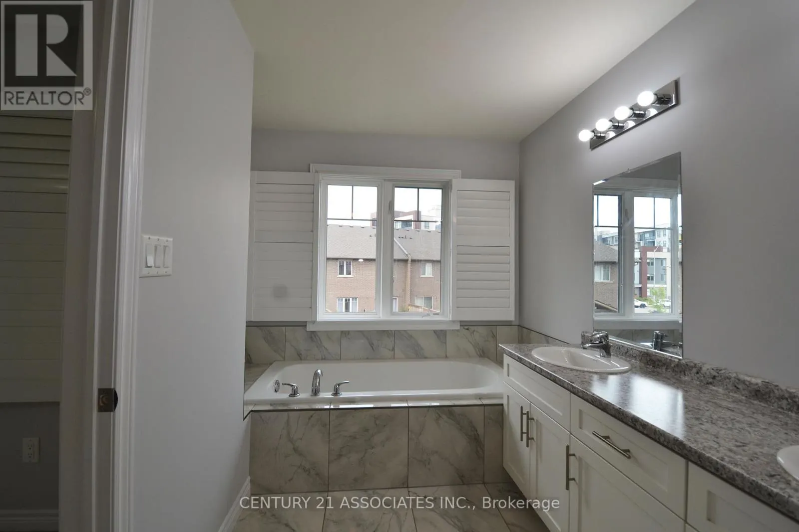6 - 98 SHOREVIEW PLACE