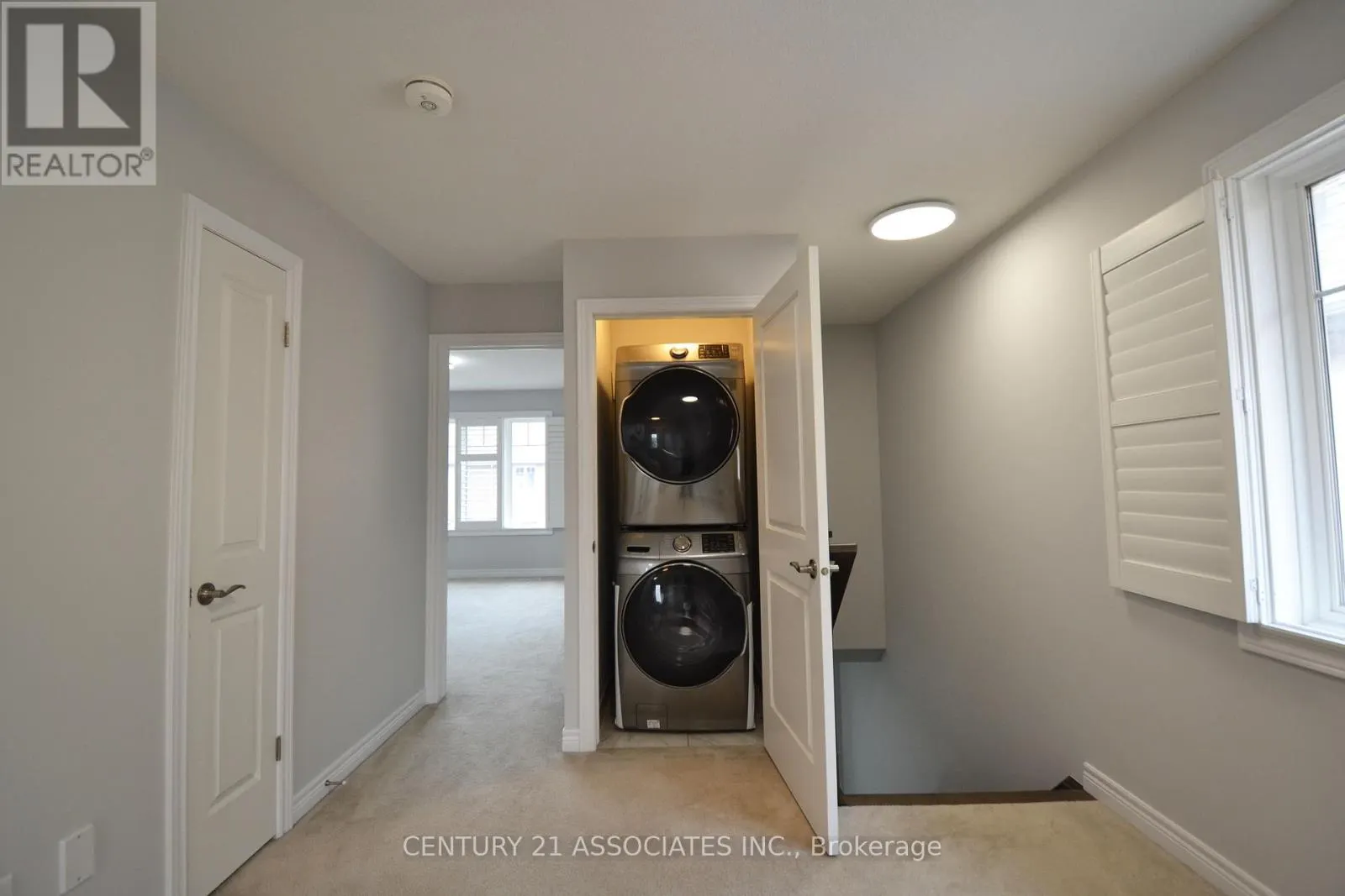 6 - 98 SHOREVIEW PLACE