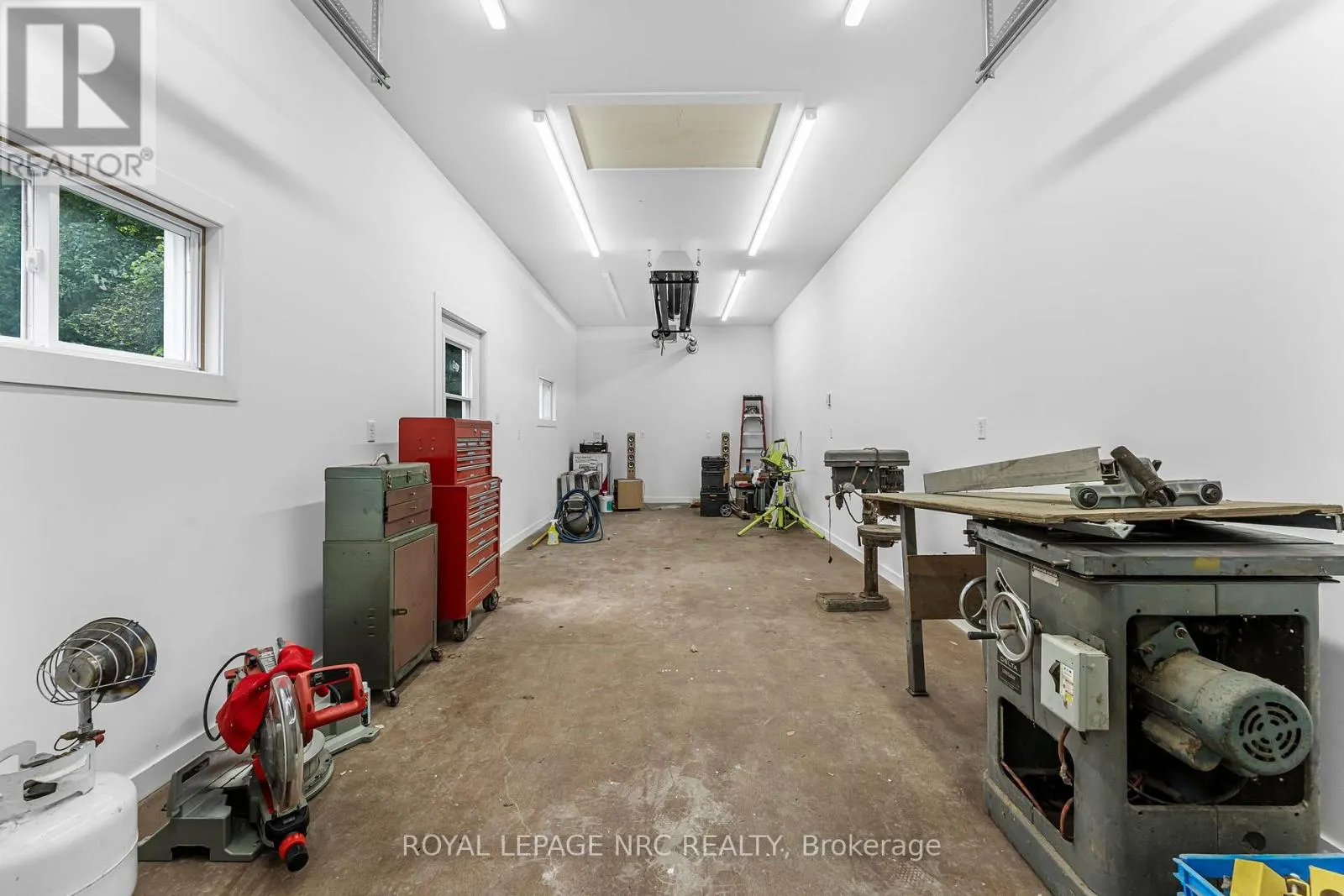 445 GLORIA ROAD