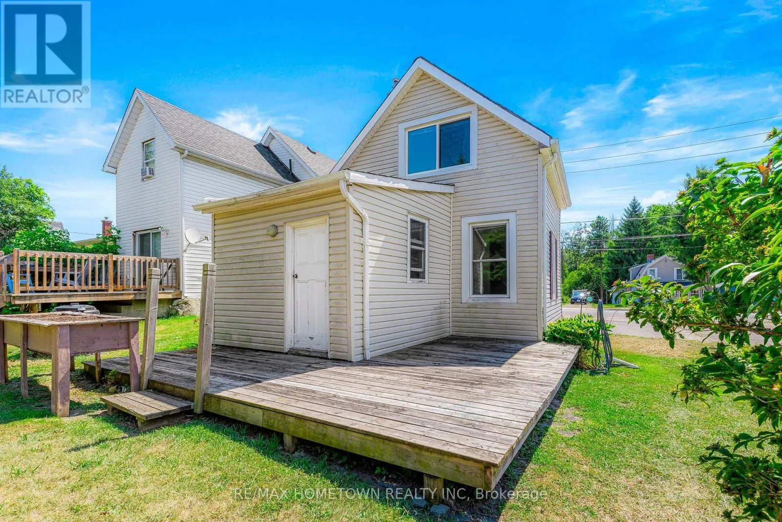 26 FRONT AVENUE E