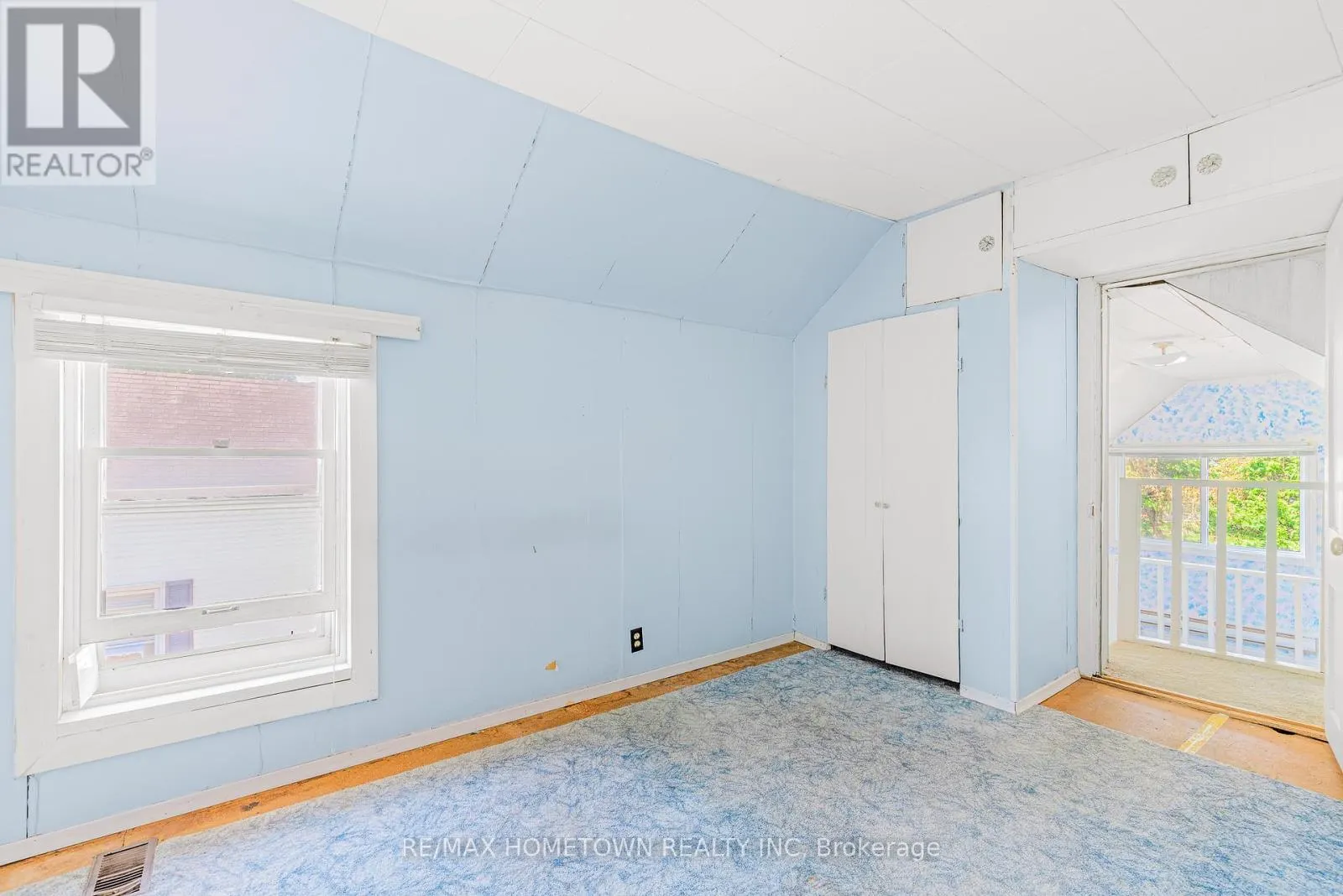 26 FRONT AVENUE E