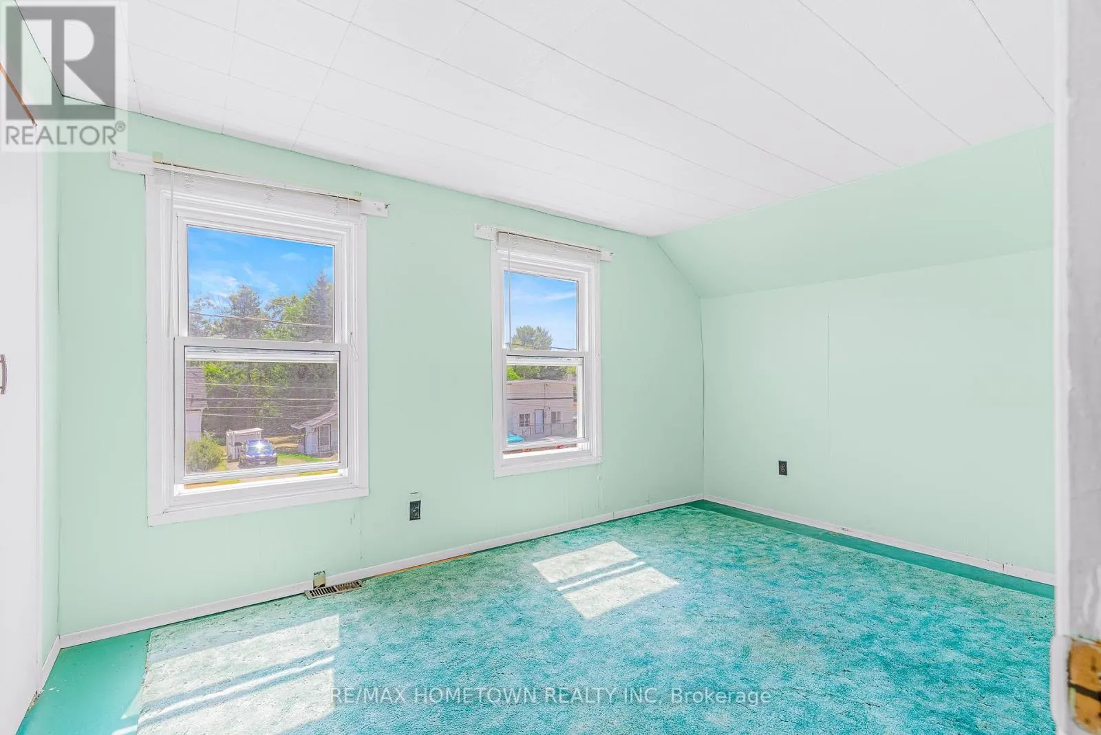 26 FRONT AVENUE E