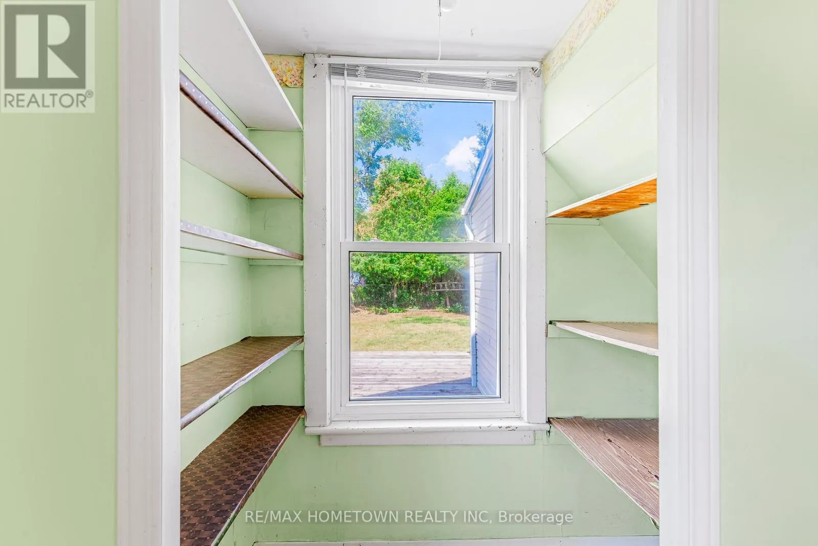 26 FRONT AVENUE E