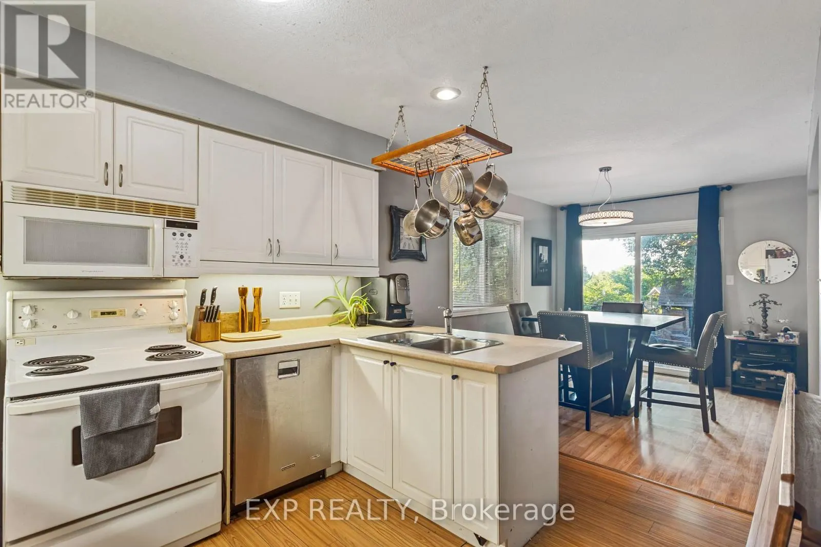 118 CHATEAU CRESCENT