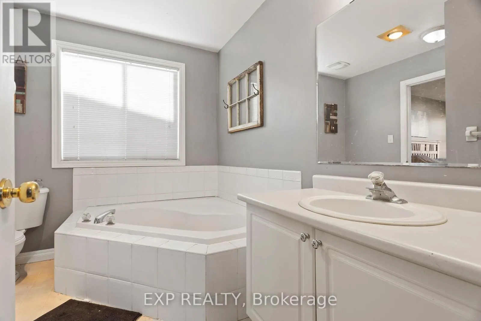 118 CHATEAU CRESCENT