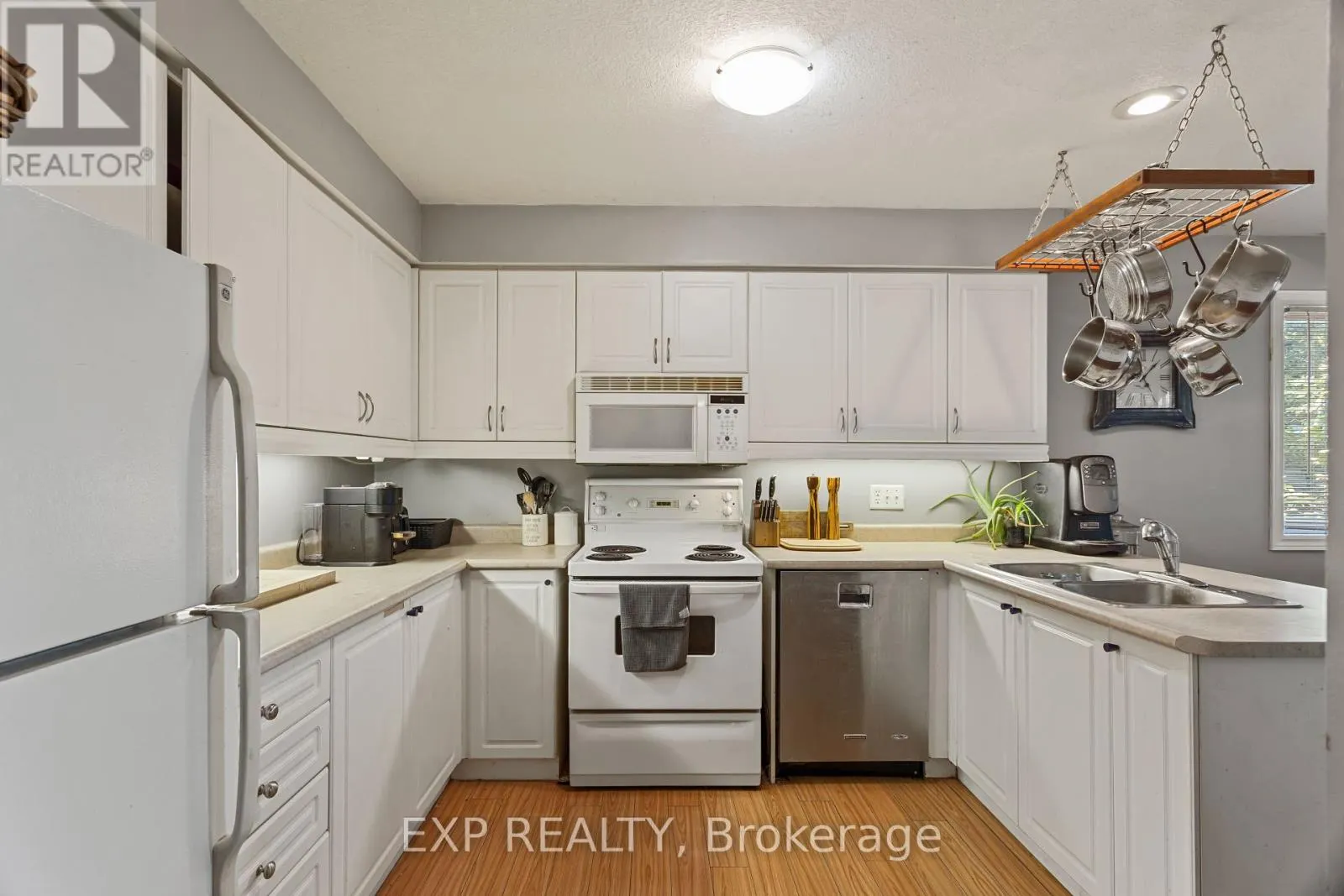 118 CHATEAU CRESCENT