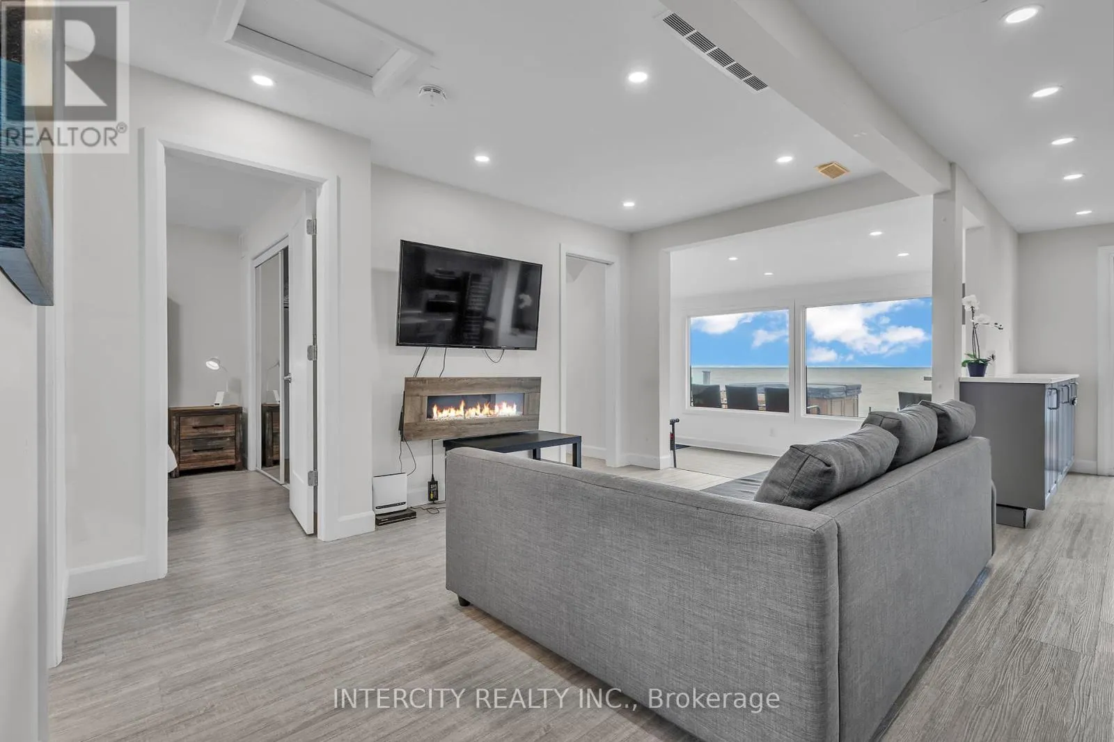 24 TRILLIUM AVENUE