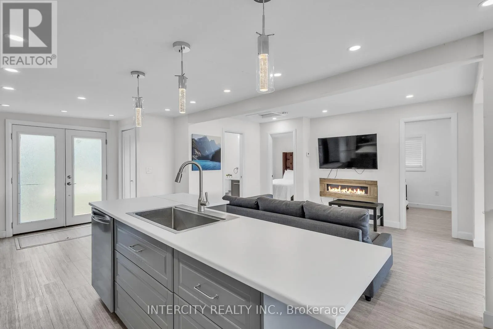 24 TRILLIUM AVENUE