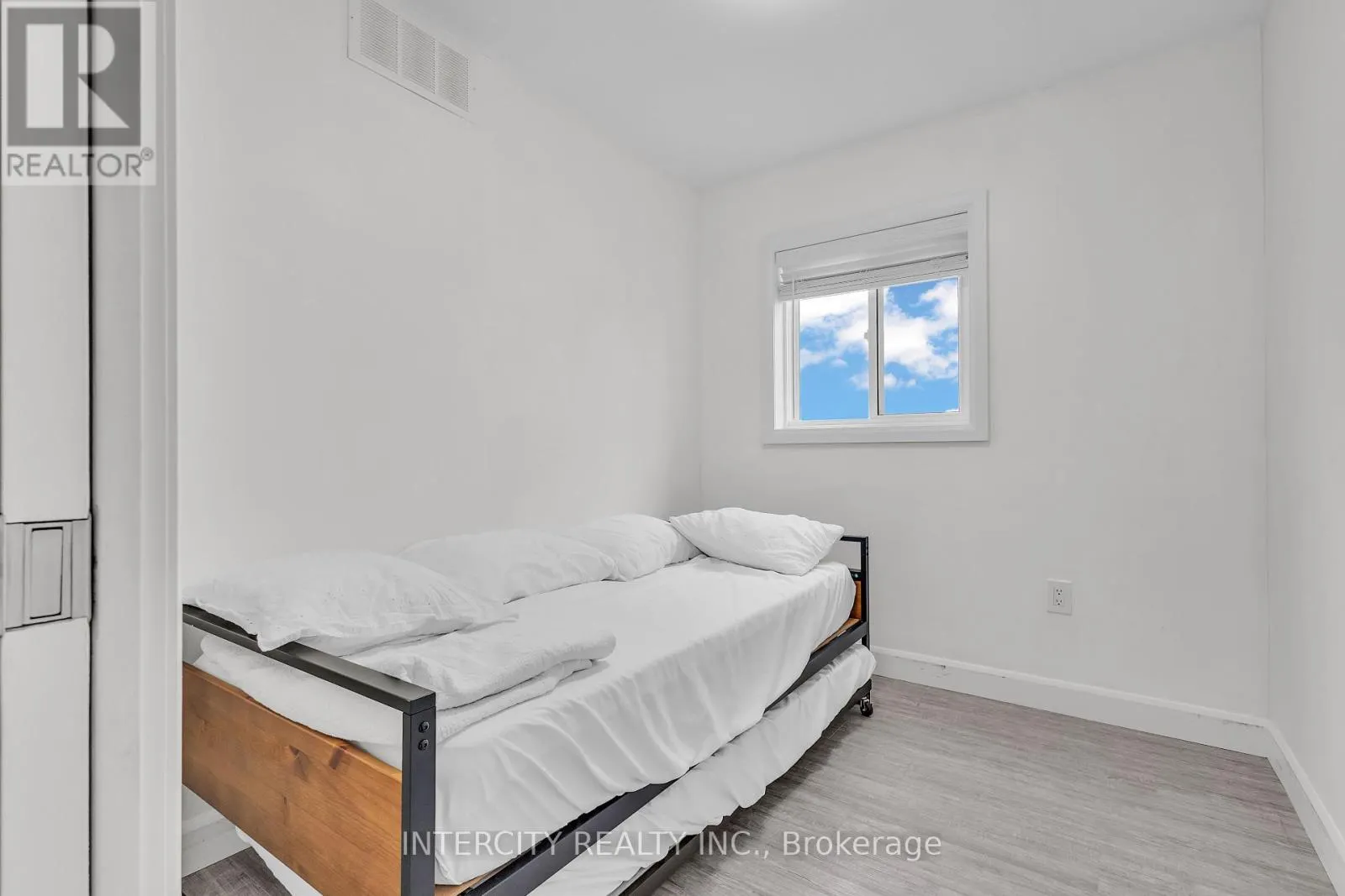 24 TRILLIUM AVENUE