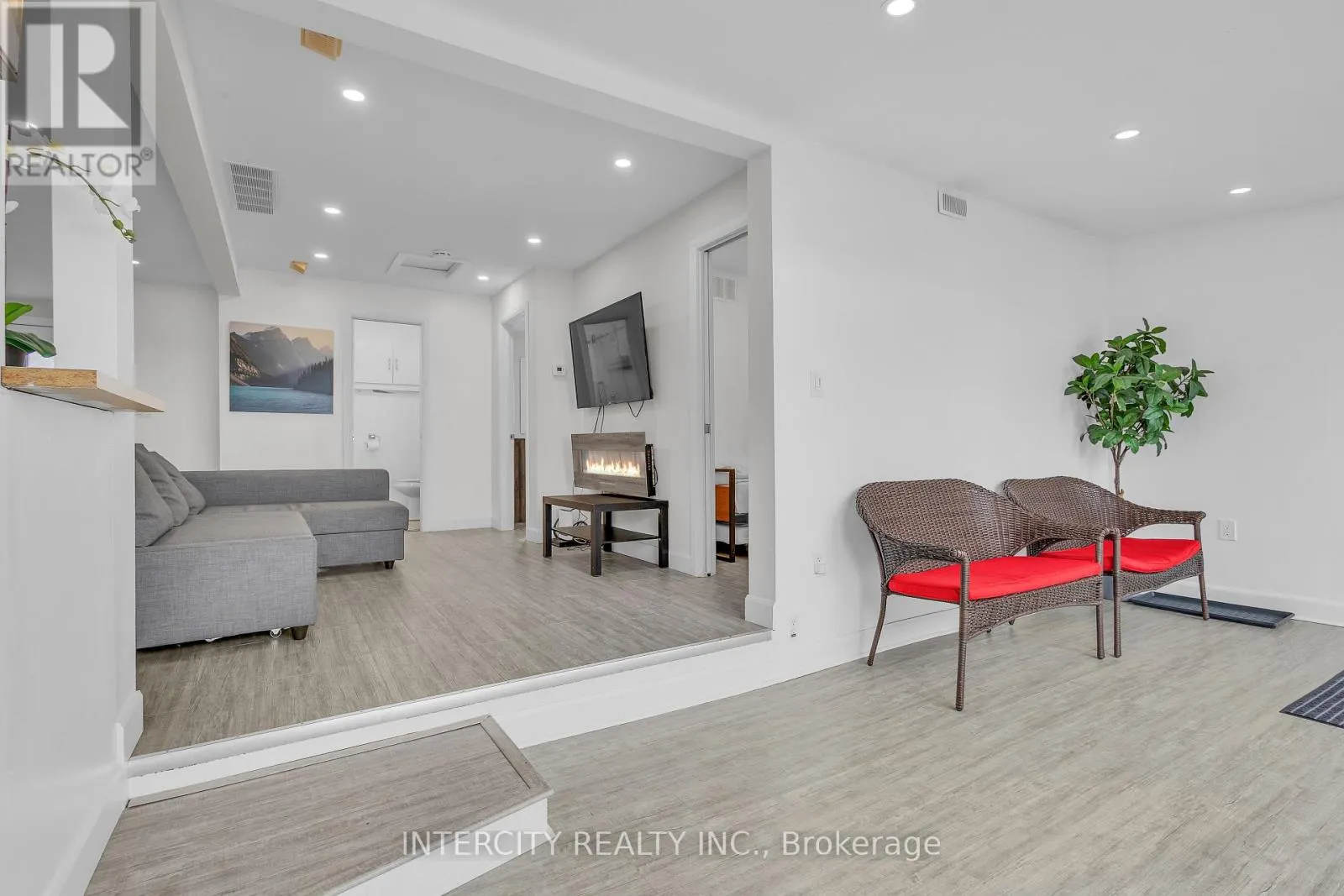 24 TRILLIUM AVENUE