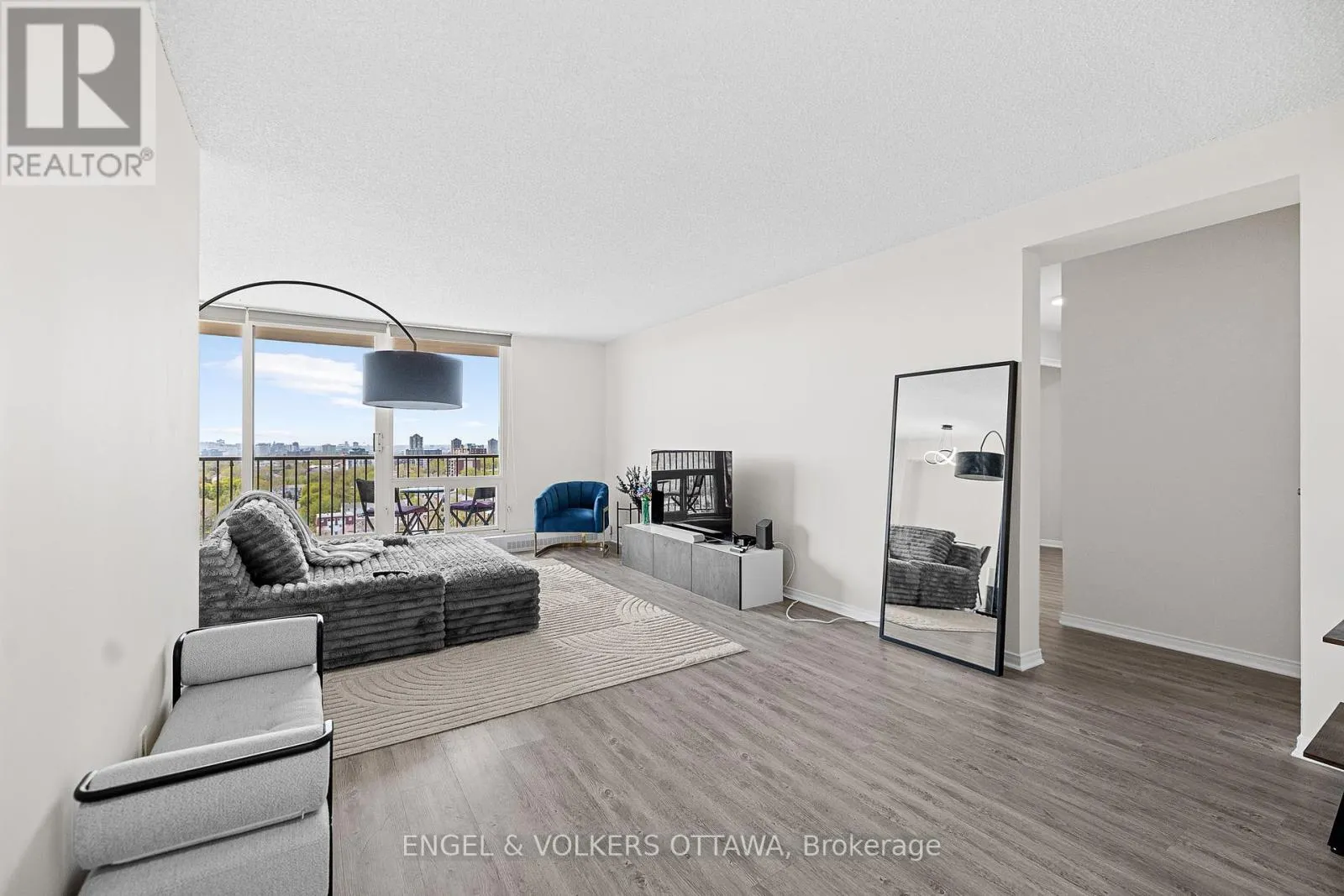 1404 - 665 BATHGATE DRIVE
