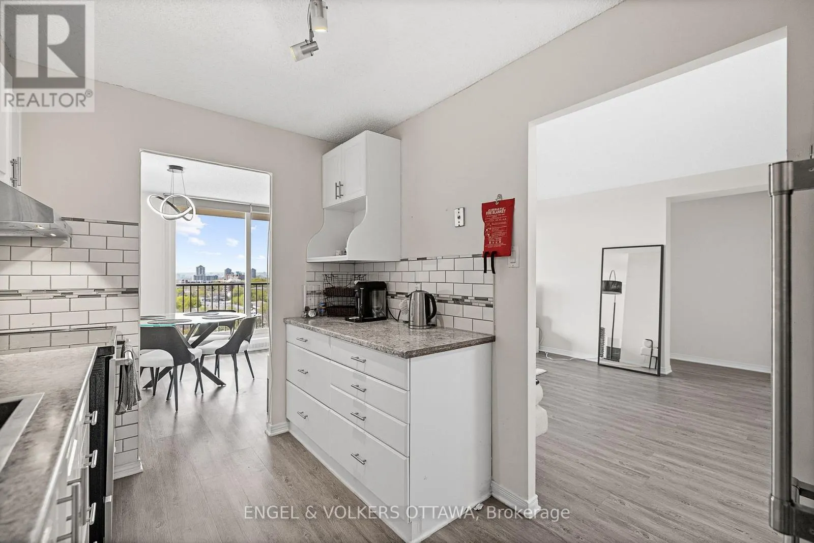1404 - 665 BATHGATE DRIVE