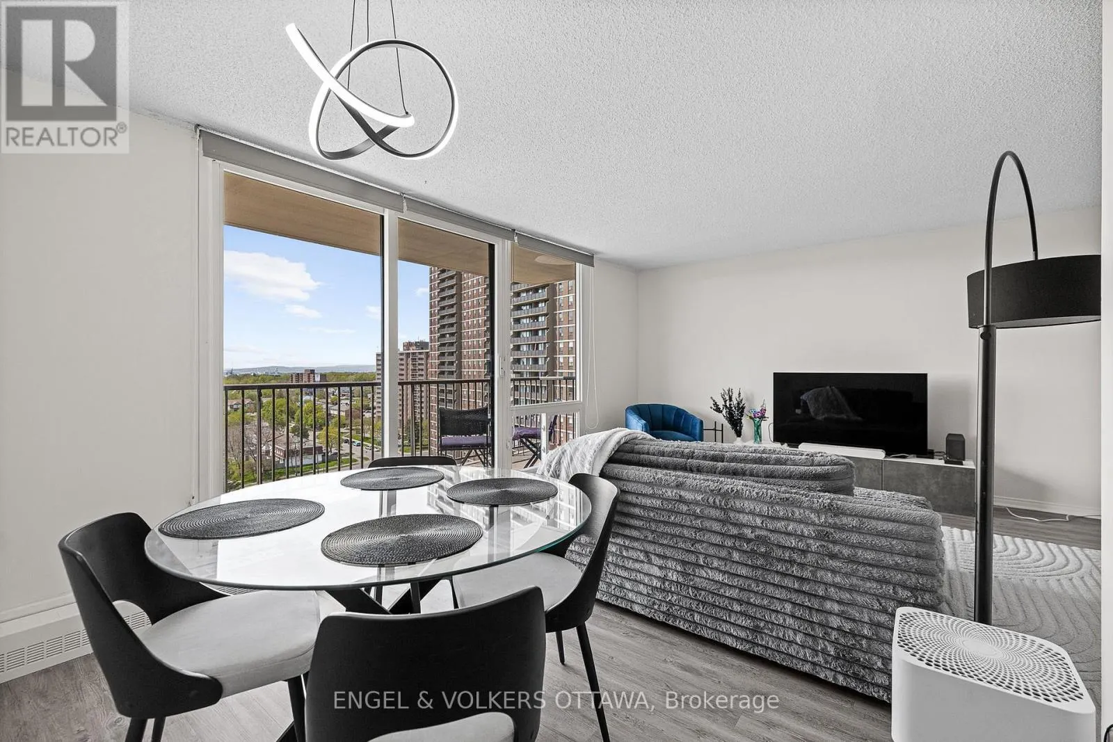 1404 - 665 BATHGATE DRIVE
