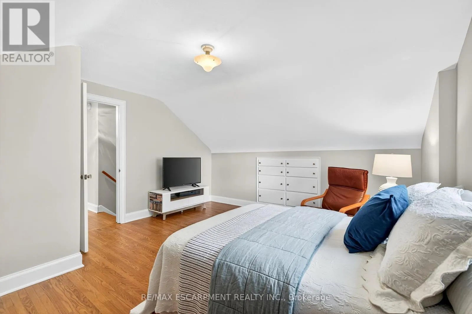 16 PARKVIEW ROW