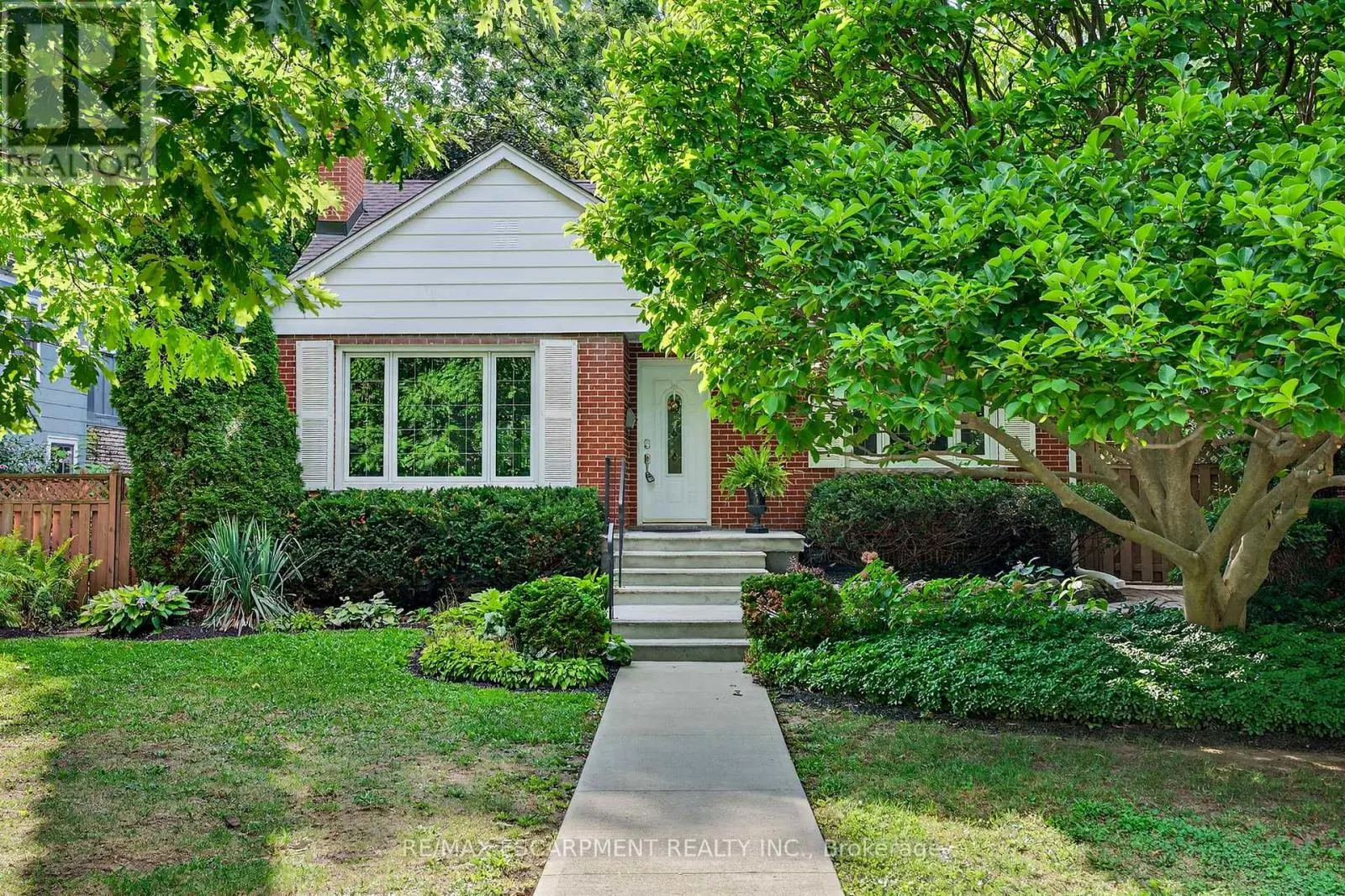 16 PARKVIEW ROW