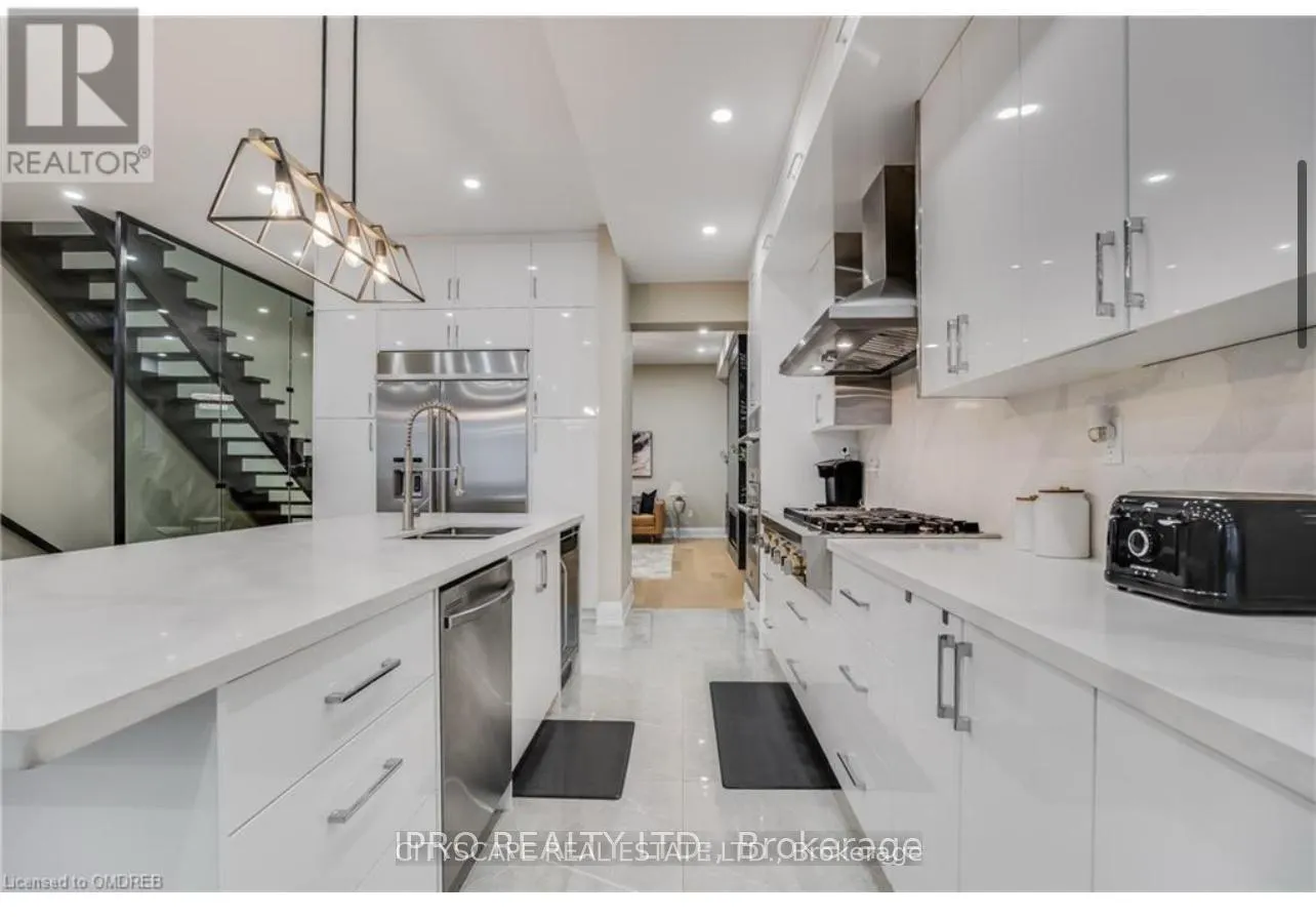 6 CAMPVIEW ROAD