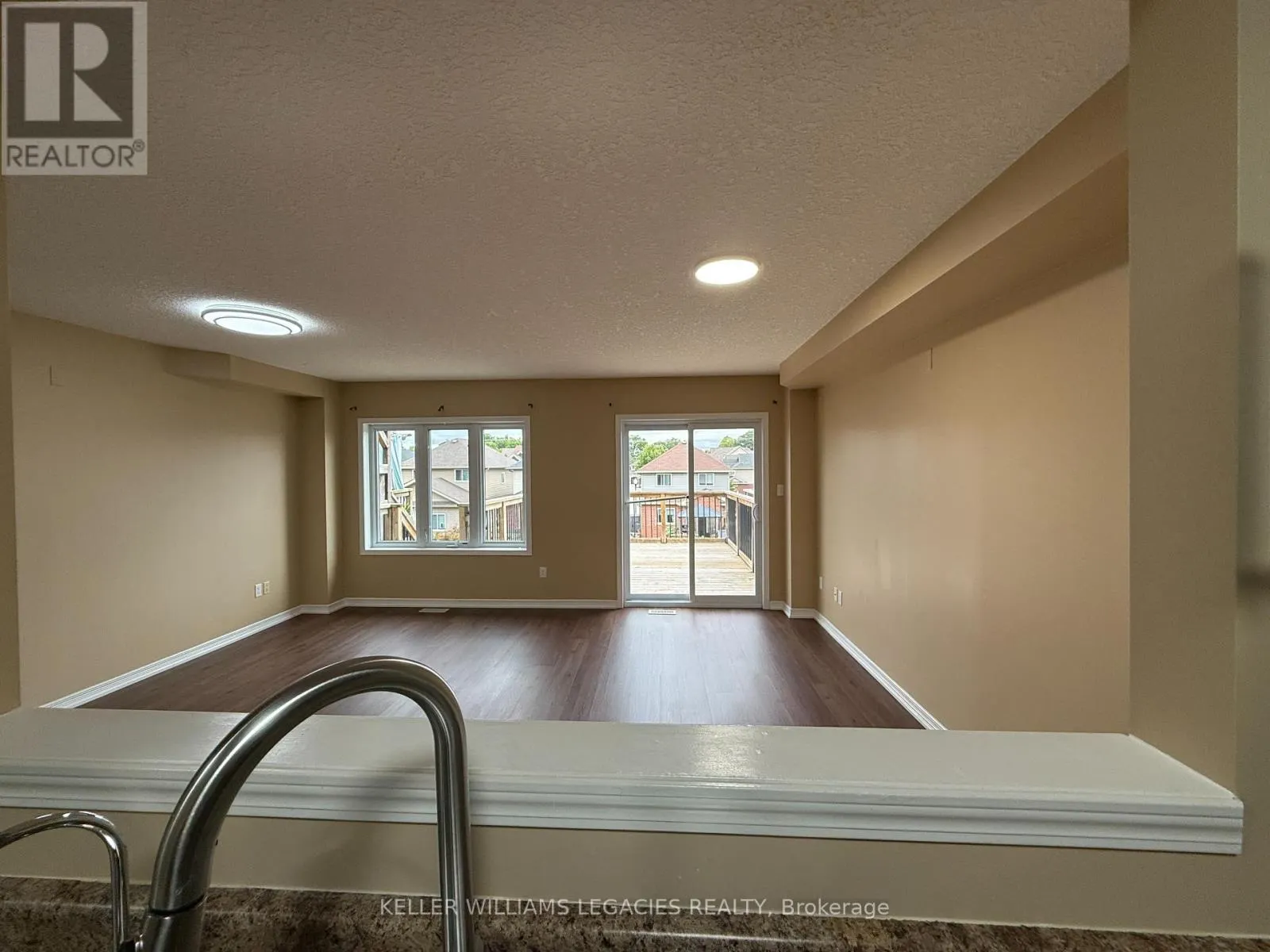 933 ZELLER CRESCENT
