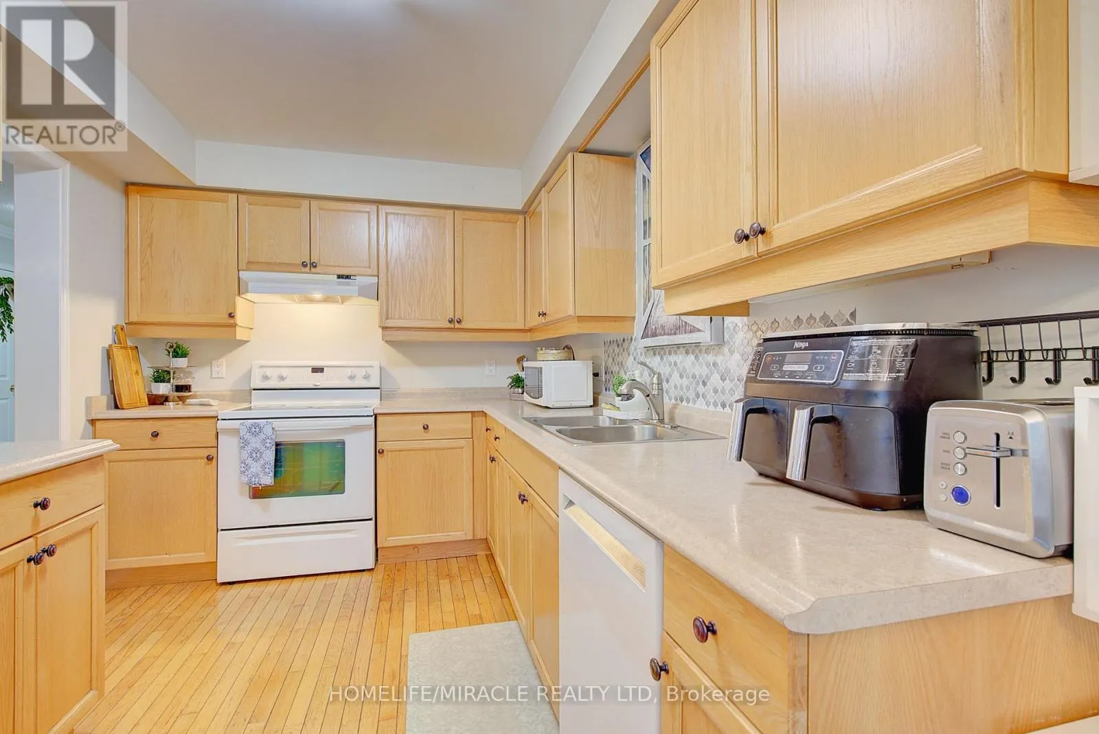 1 - 505 PROUDFOOT LANE