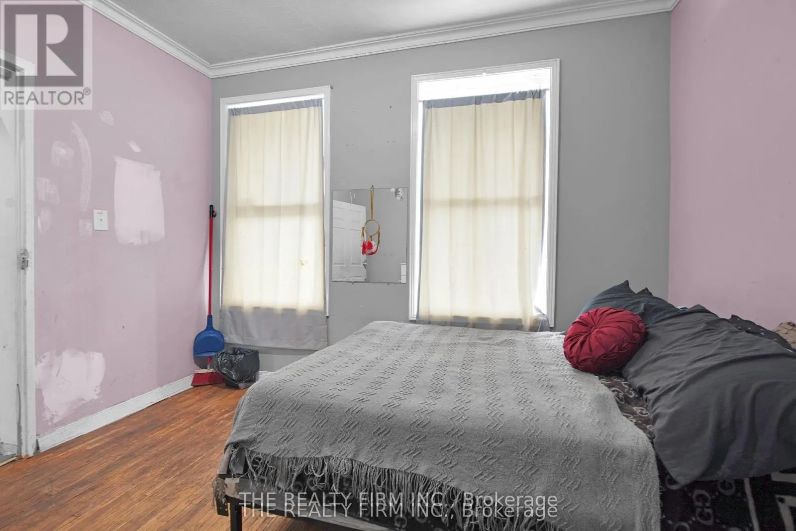 524 SIMCOE STREET