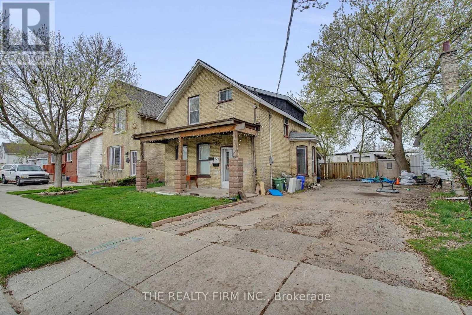 524 SIMCOE STREET