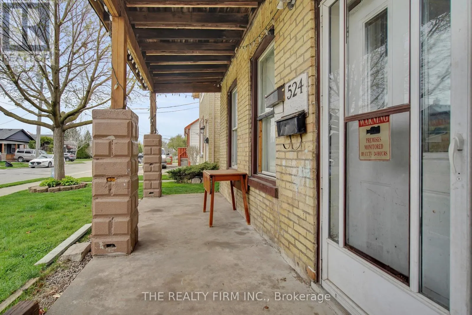 524 SIMCOE STREET