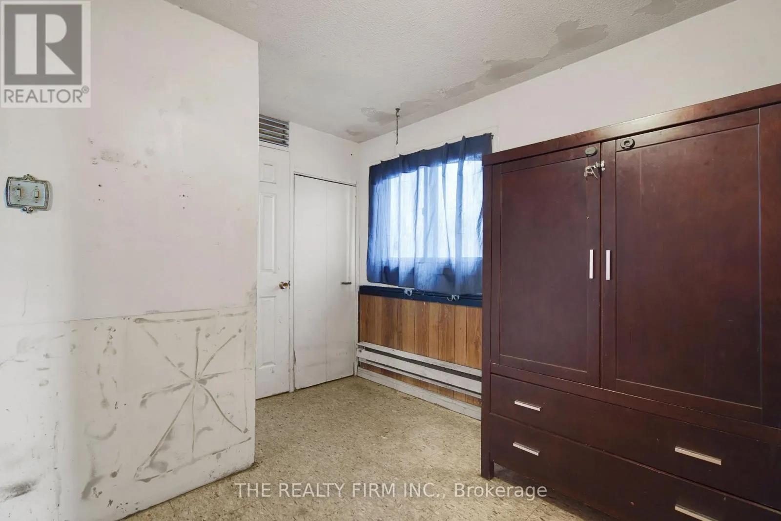 524 SIMCOE STREET